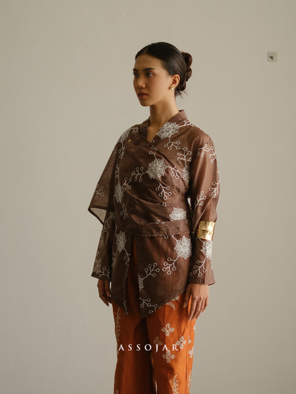 Riuh Kebaya Panjang - Foto 1